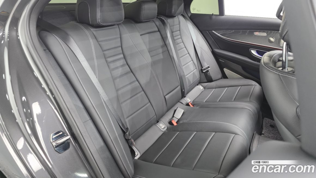Mercedes-Benz E-Class E350 4MATIC AMG Line, 2023