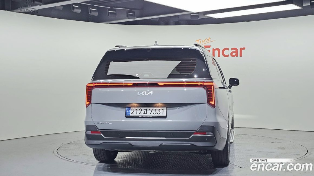 Kia Carnival 7-Seater Gravity, 2024