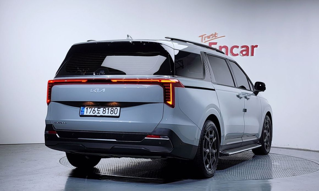 Kia Carnival 9-Seater Gravity, 2024
