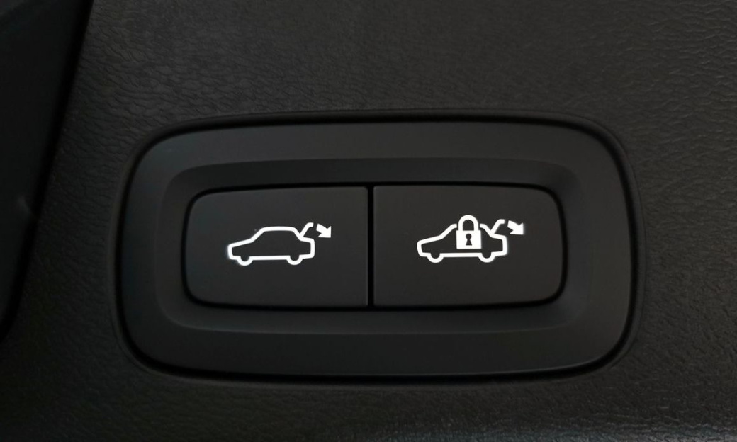 Volvo XC60 B6 Ultimate Bright, 2024