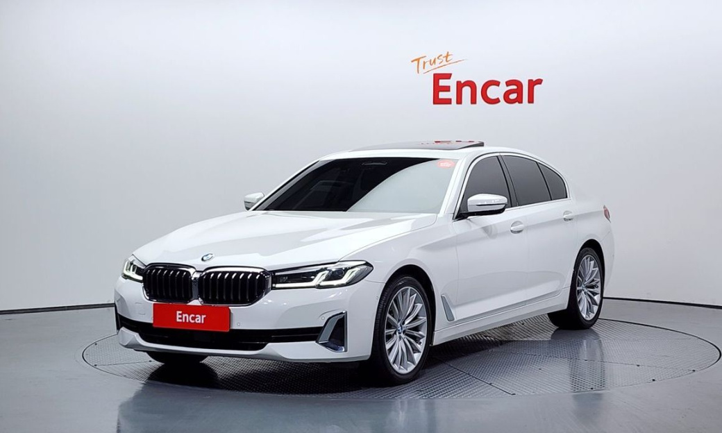 BMW 5-Series 530i Luxury, 2023