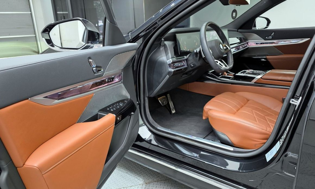 BMW 7-Series 740i xDrive M Sport, 2025