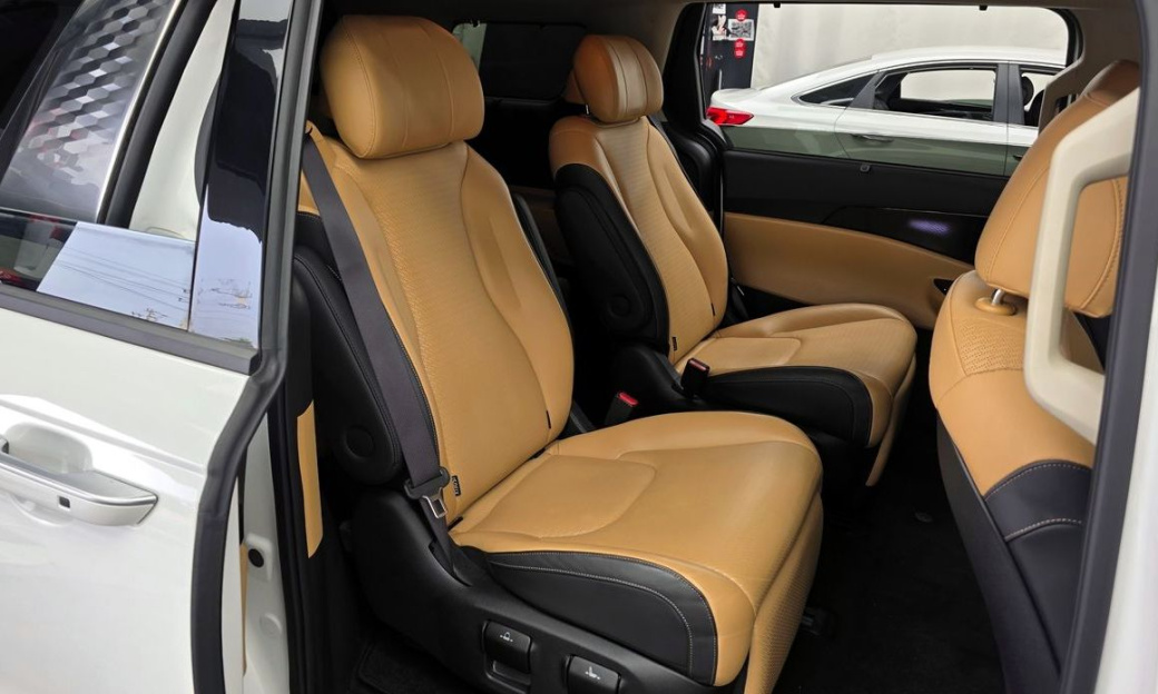 Kia Carnival 7-Seater Signature, 2023