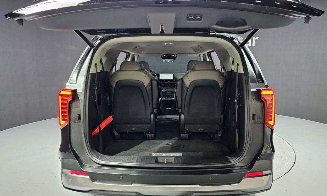 Kia Carnival 9-Seater Signature, 2025