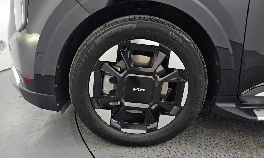 Kia Carnival 9-Seater Hi Limousine, 2024