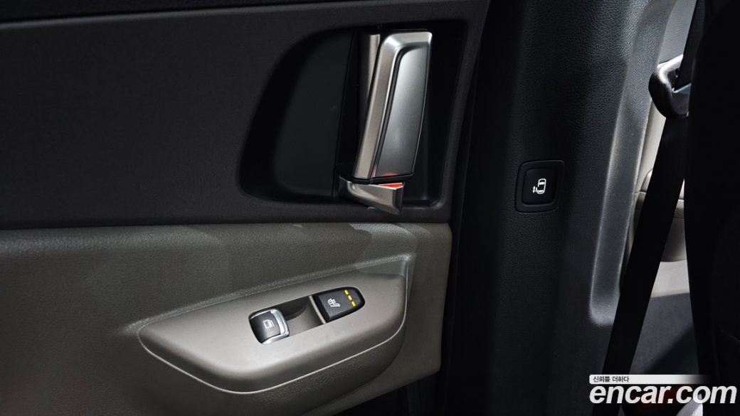 Kia Carnival 9-Seater Prestige, 2025