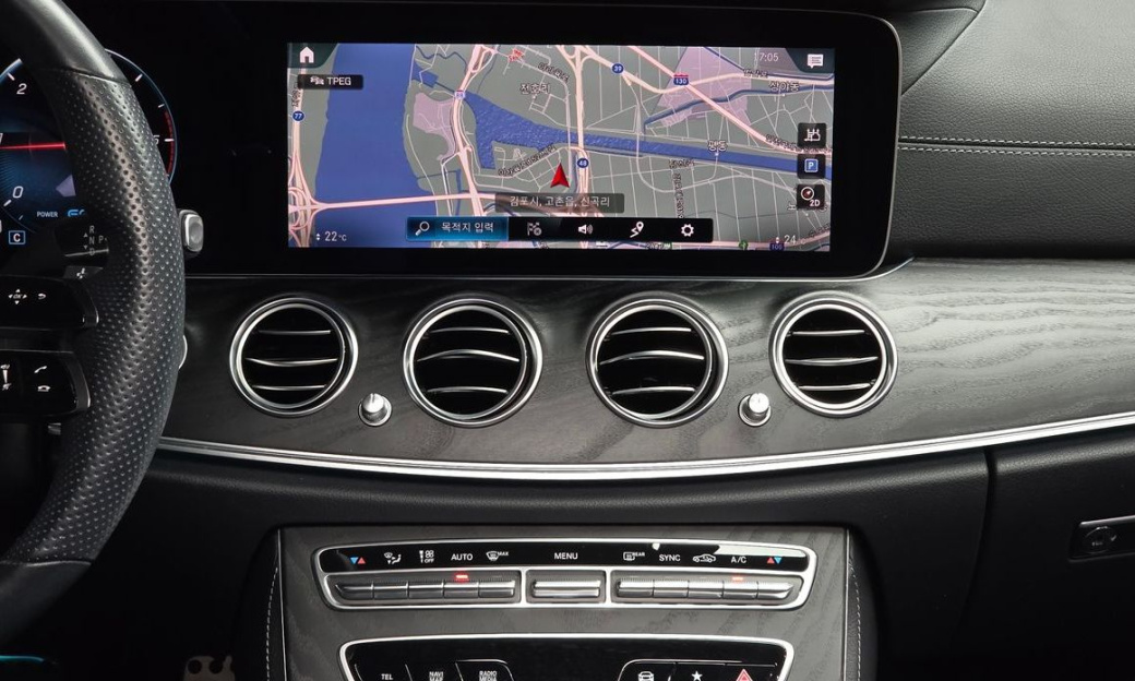 Mercedes-Benz E-Class E220d 4MATIC AMG Line, 2022
