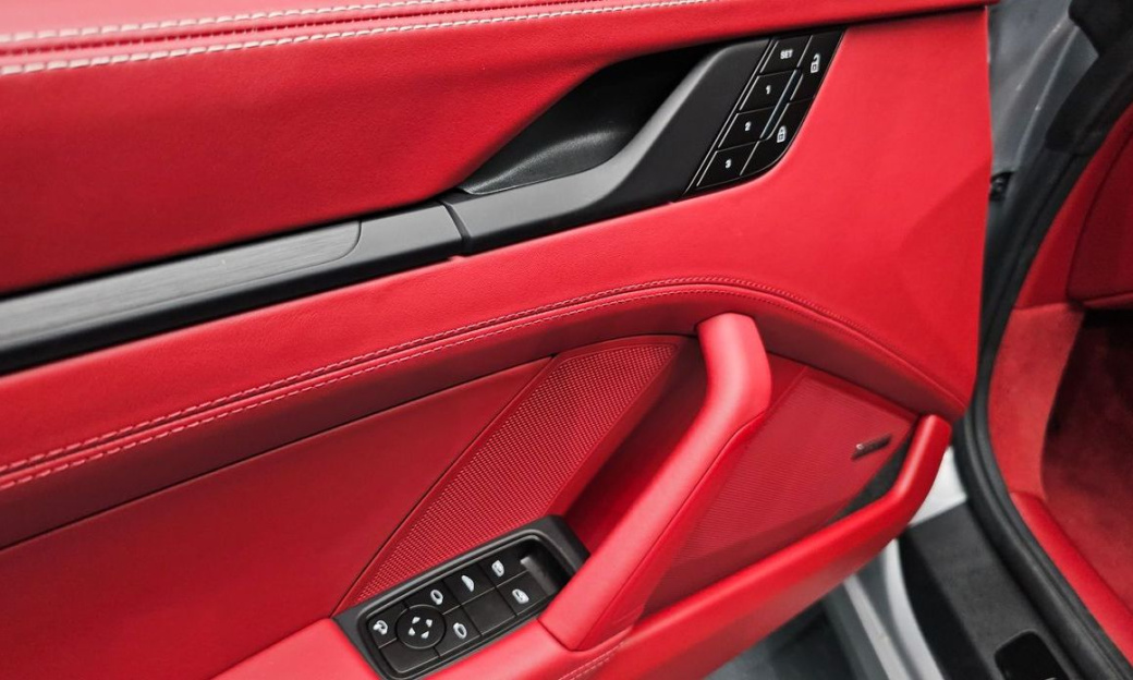 Porsche 911 Carrera 4 GTS Cabriolet, 2026