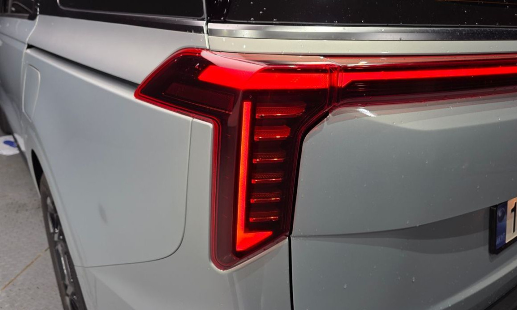 Kia Carnival 9-Seater Signature, 2025