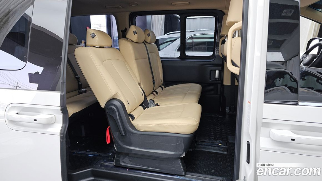 Hyundai Staria 4WD Tourer 9-Seater, 2024