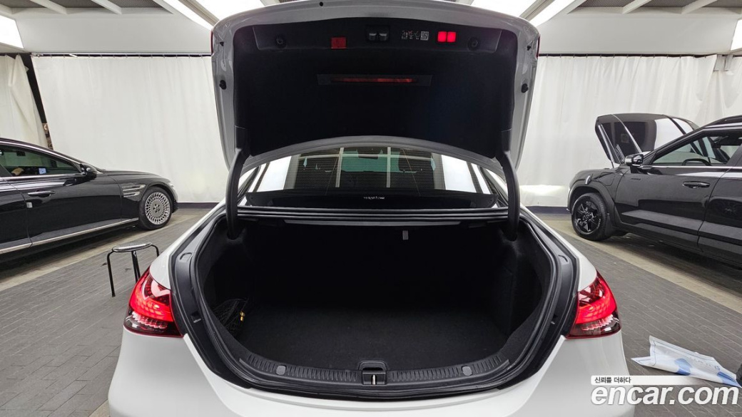Mercedes-Benz E-Class E350 4MATIC AMG Line, 2023