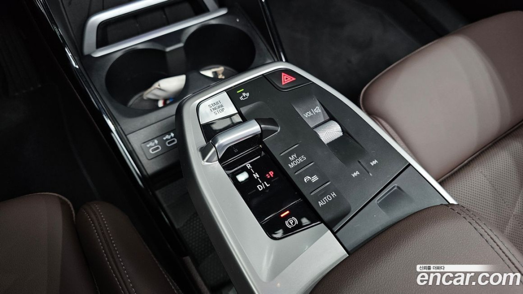 BMW 2-Series 220i Luxury, 2024