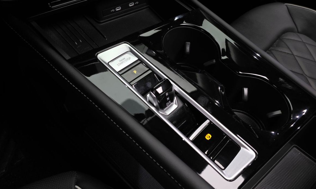 Volkswagen Atlas 2.0 TSI R-LINE 6-Seater, 2025