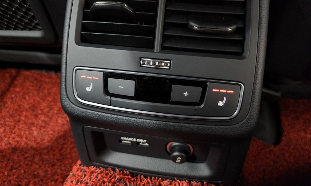Audi A4 40 TFSI Premium, 2023
