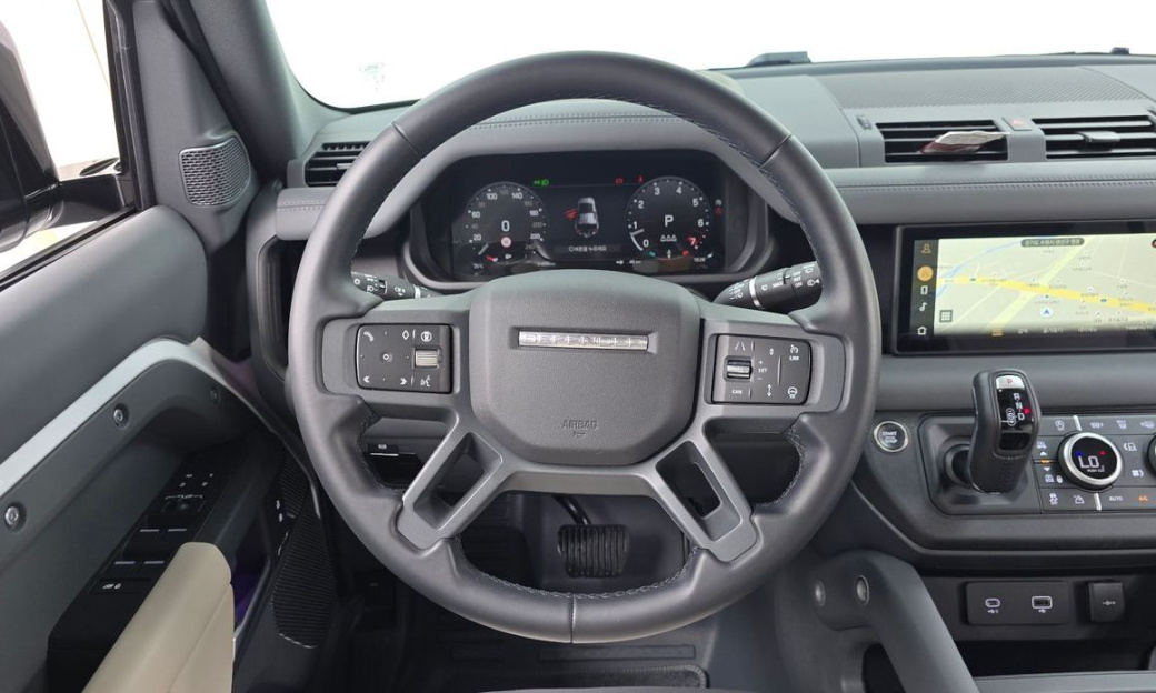 Land Rover Defender 110 P300 X-Dynamic SE, 2024