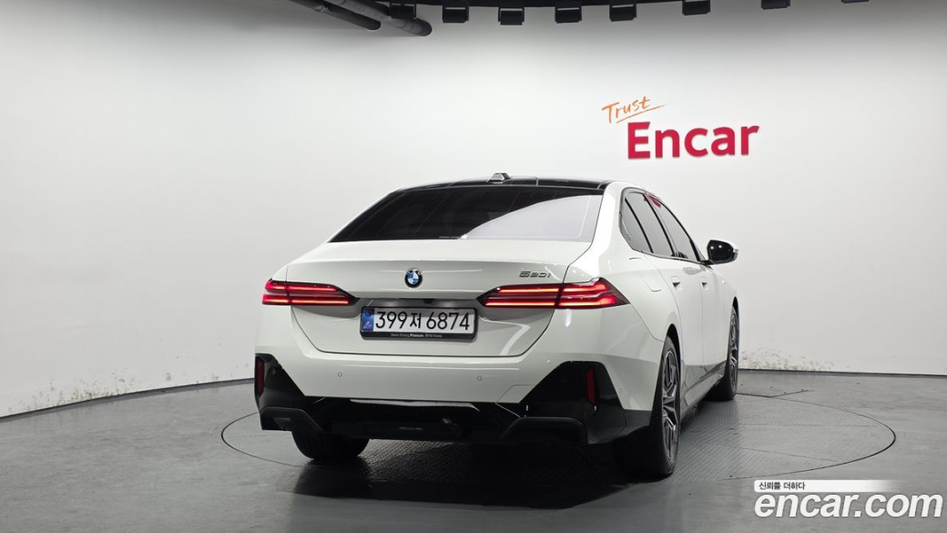 BMW 5-Series 520i M Sport, 2025