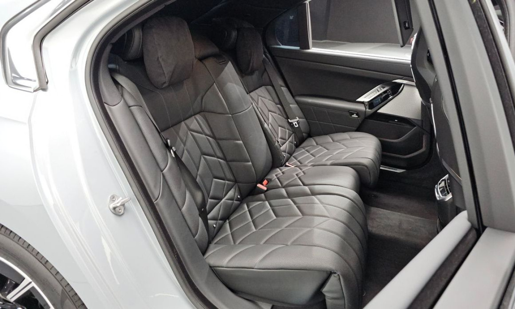BMW 7-Series 740i xDrive M Sport, 2025