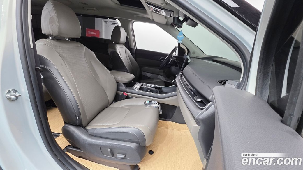 Kia Carnival 7-Seater Outdoor, 2024
