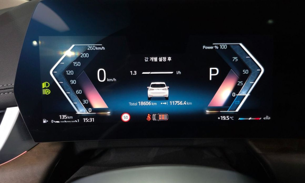 BMW 2-Series 220i Luxury, 2024