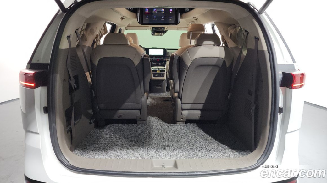 Kia Carnival 9-Seater Hi-Limousine, 2023
