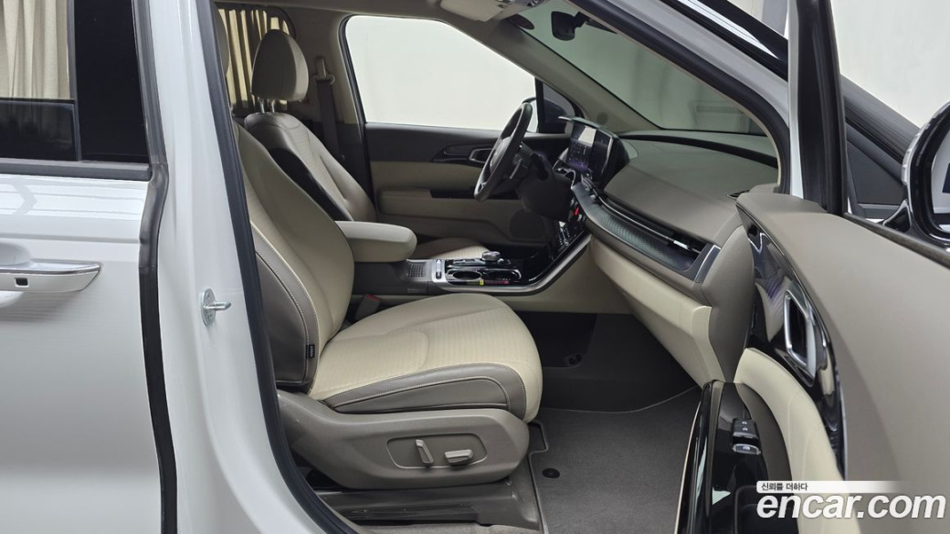 Kia Carnival 7-Seater Hi-Limousine, 2023