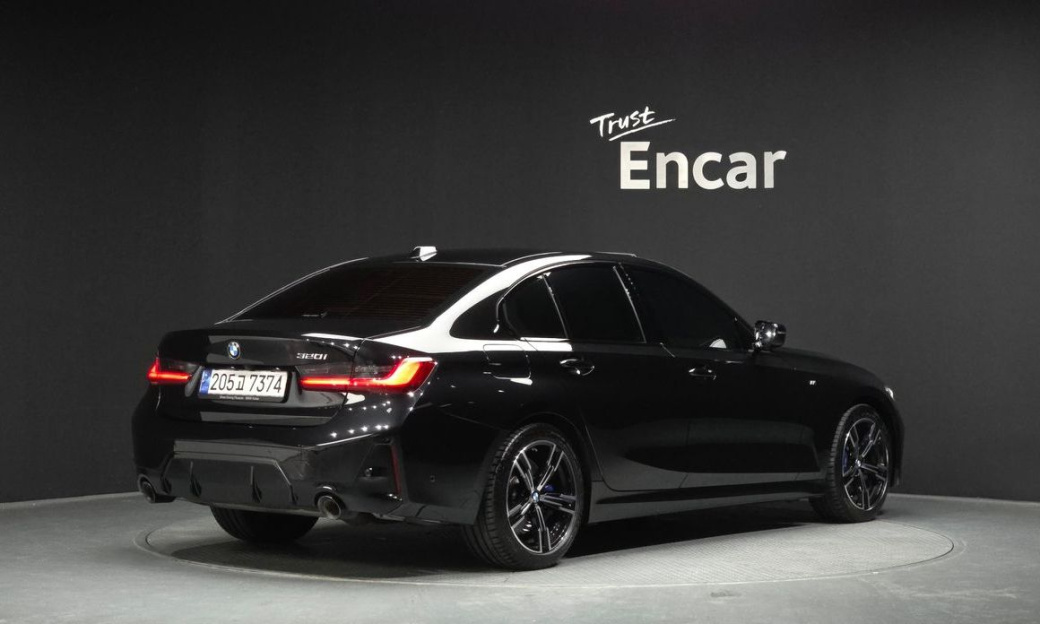 BMW 3-Series 320i M Sport, 2023