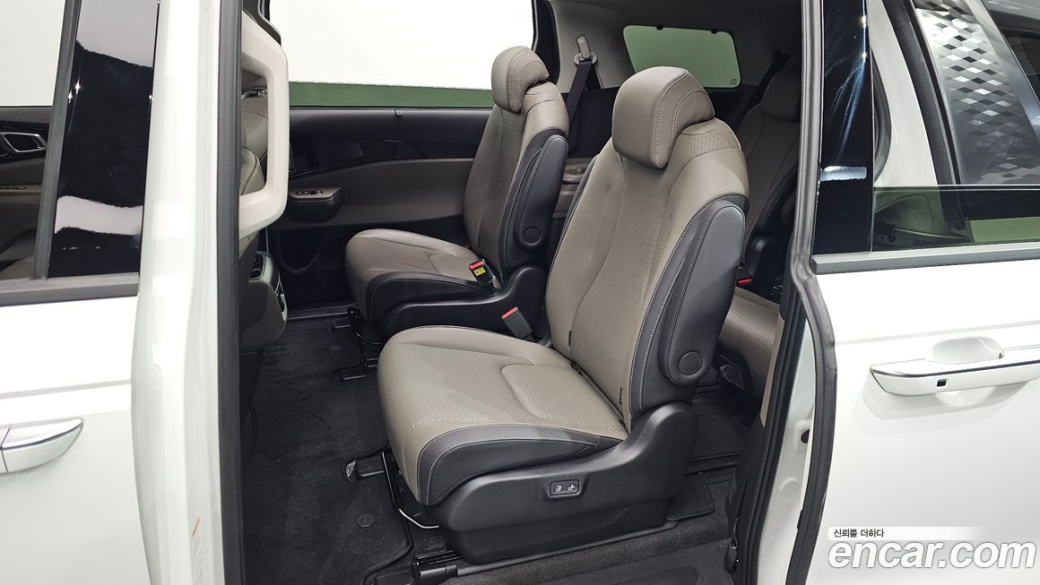 Kia Carnival 9-Seater Signature, 2025