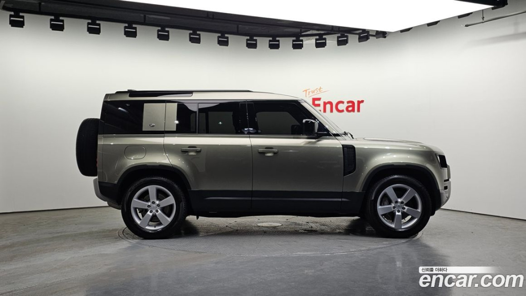 Land Rover Defender 110 D300 HSE, 2023
