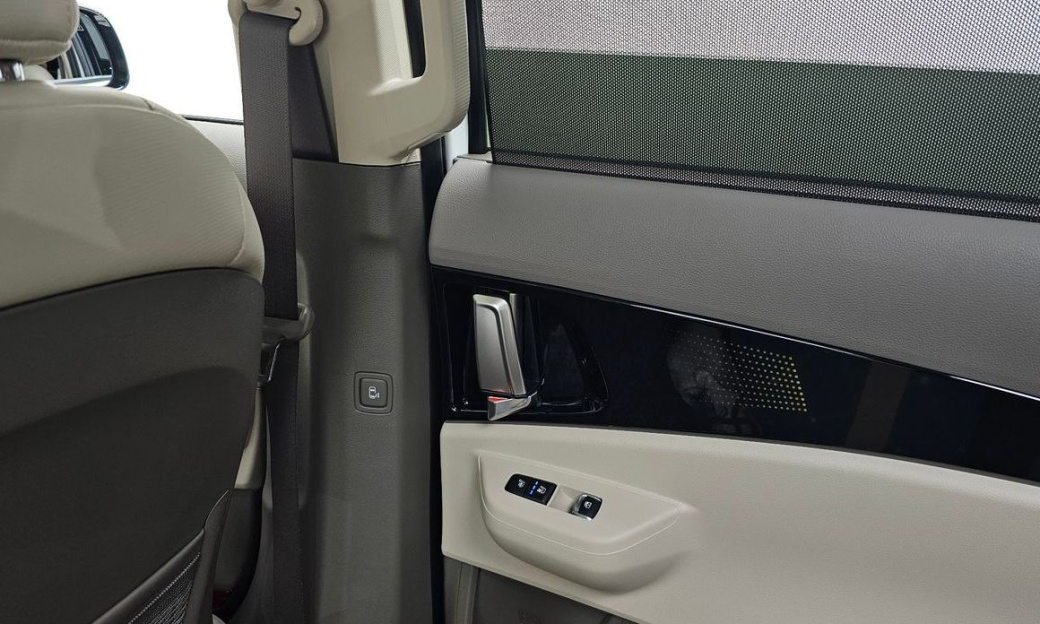 Kia Carnival 7-Seater Gravity, 2025
