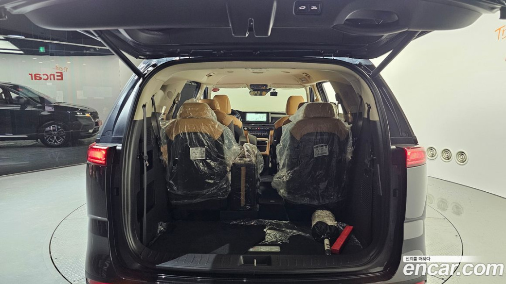 Kia Carnival 11-Seater Noblesse, 2023