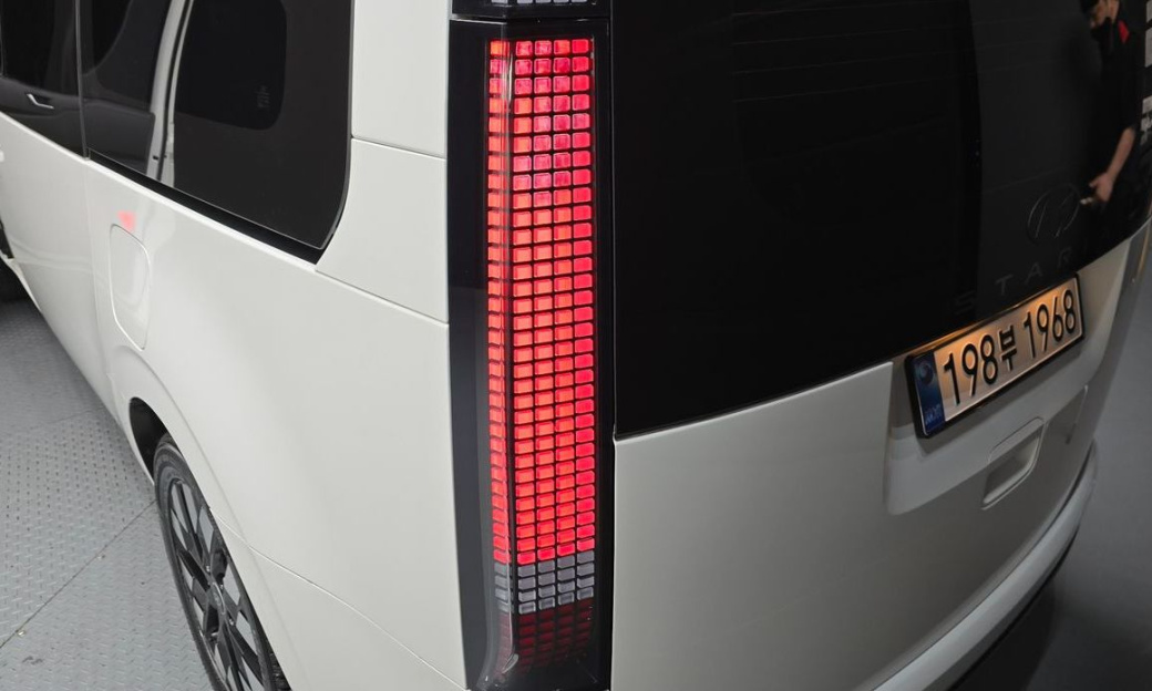 Hyundai Staria 4WD Lounge 9-Seater, 2025