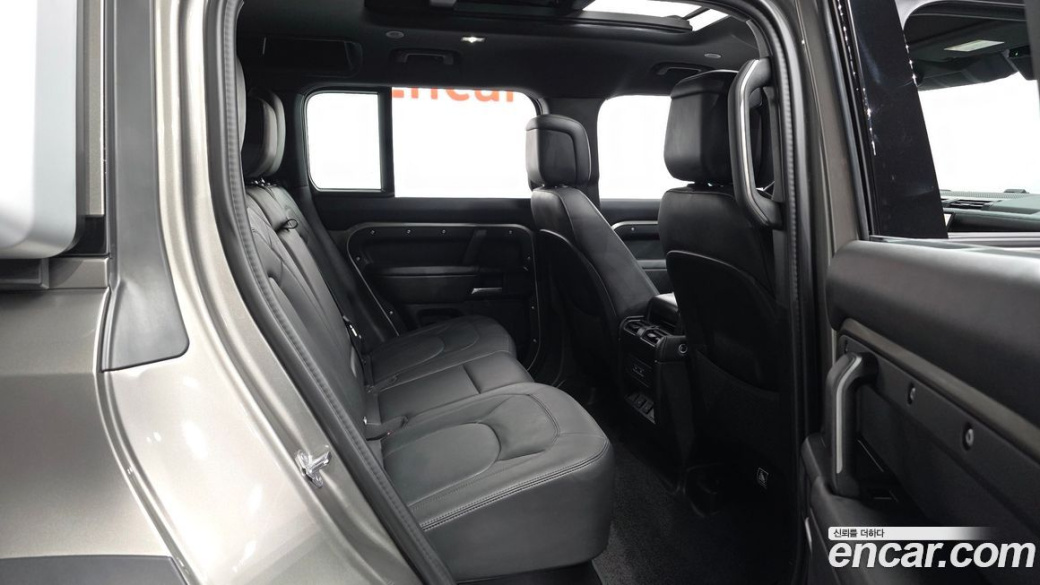 Land Rover Defender 110 P300 X-Dynamic SE, 2025
