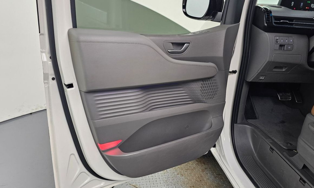 Hyundai Staria 2WD Camping Car, 2024