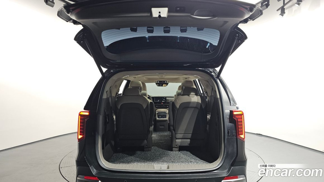 Kia Carnival 9-Seater Signature, 2024