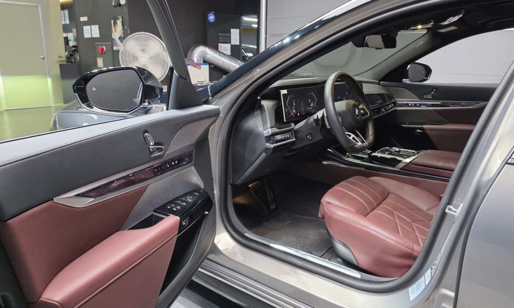 BMW 7-Series 740d xDrive M Sport, 2025