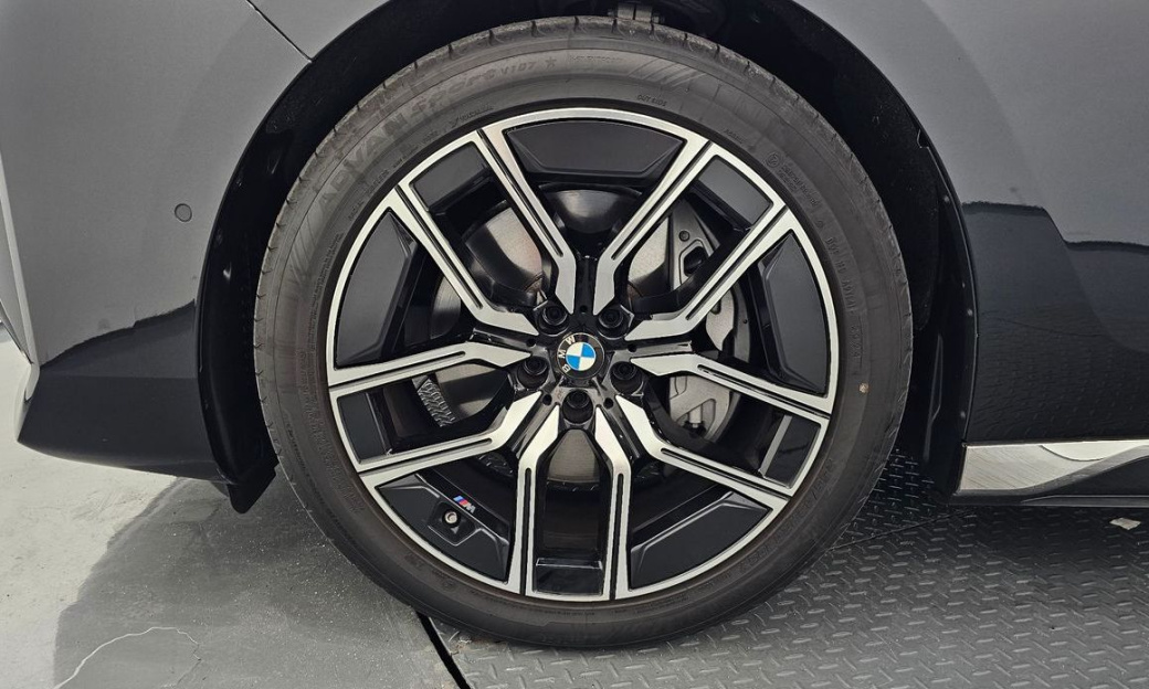 BMW 7-Series 740i xDrive M Sport, 2025