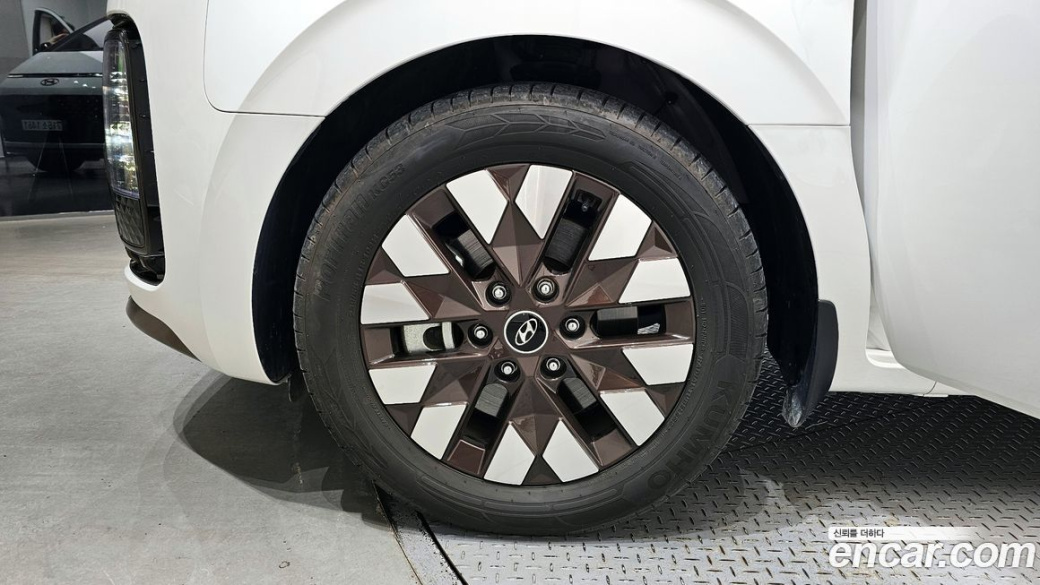 Hyundai Staria 4WD Camper, 2023