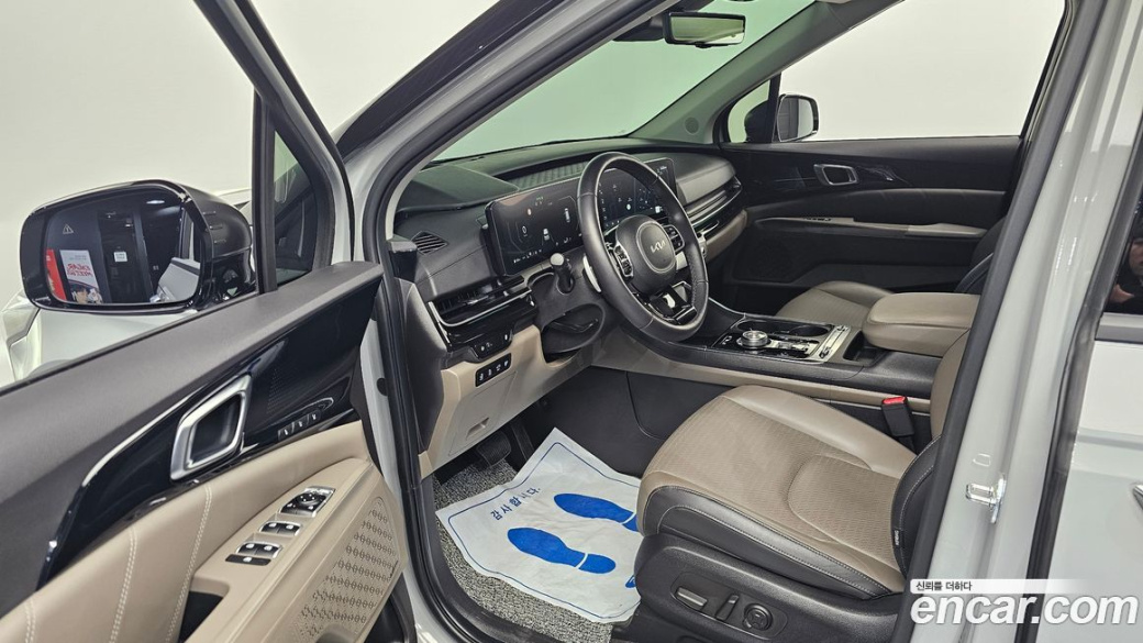 Kia Carnival 7-Seater Gravity, 2024