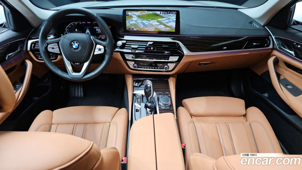 BMW 5-Series 520i Luxury, 2023