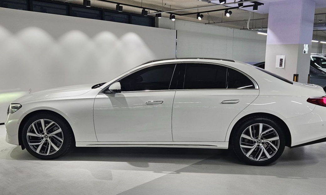 Mercedes-Benz E-Class E220d 4MATIC Exclusive, 2025