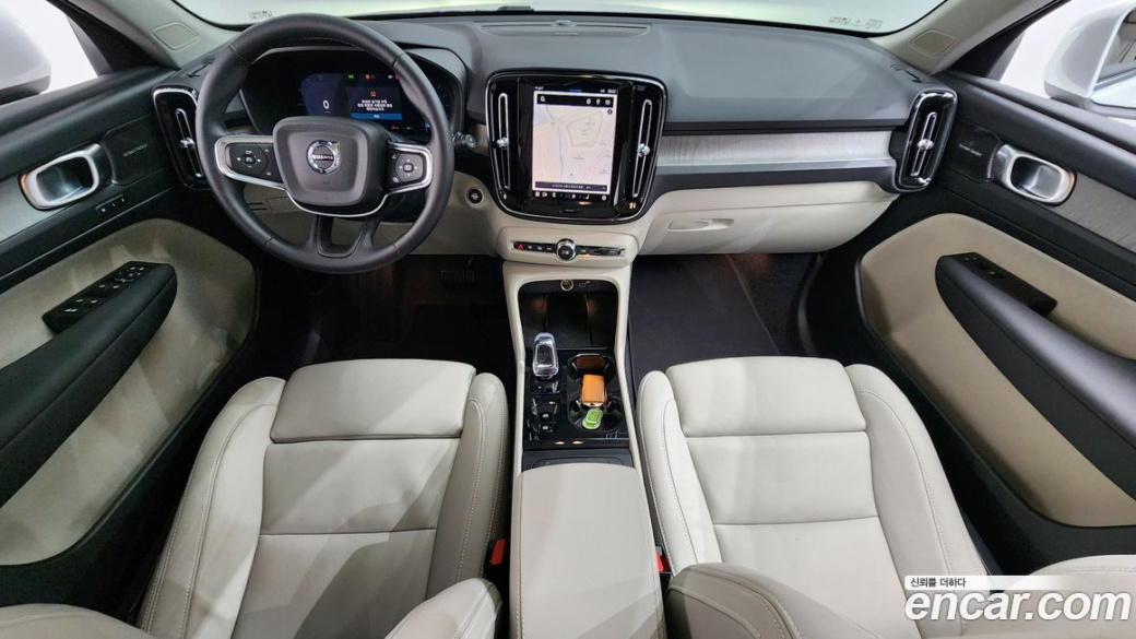 Volvo XC40 B4 Ultra Bright, 2025