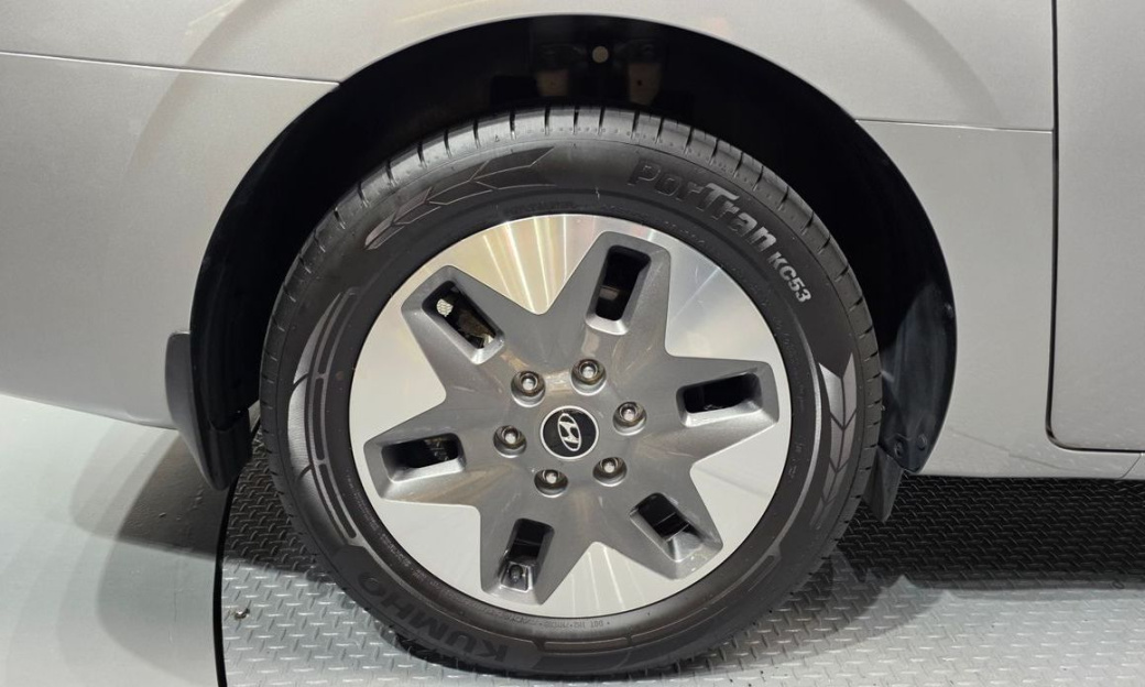 Hyundai Staria 4WD Tourer 9-Seater, 2023