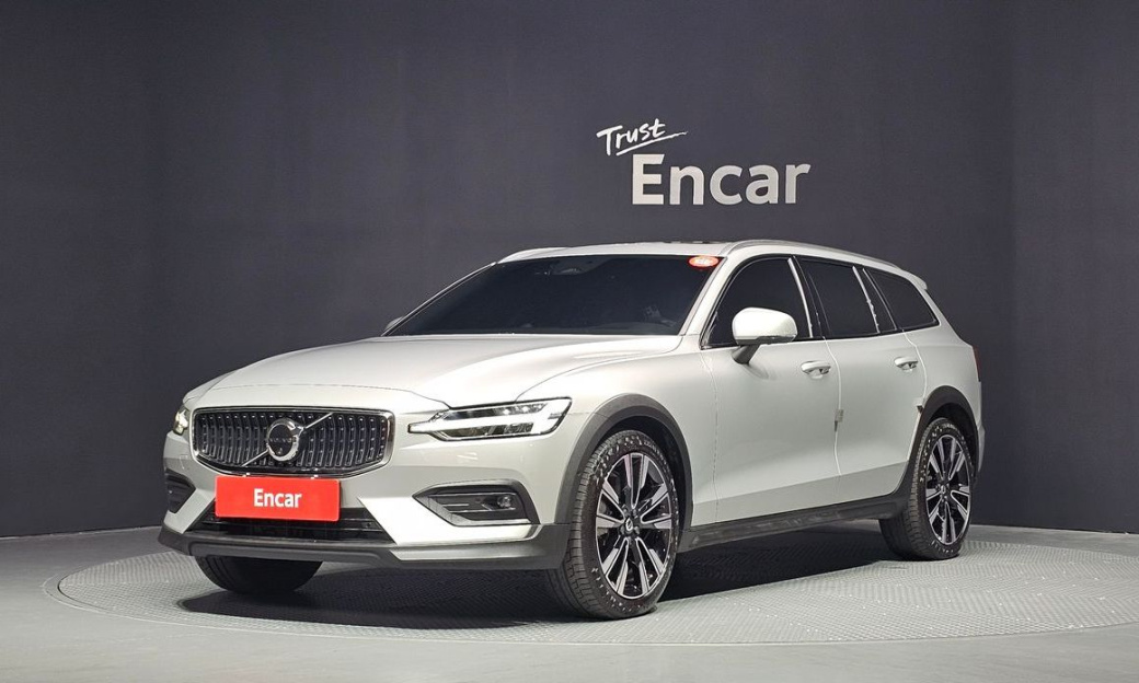 Volvo V60 B5 Ultimate AWD, 2024