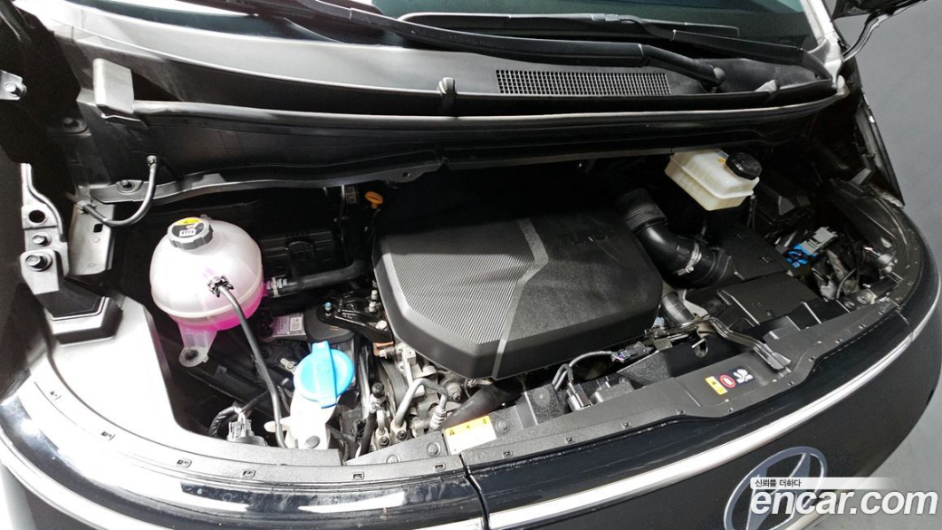 Hyundai Staria 4WD Lounge 9-Seater, 2025