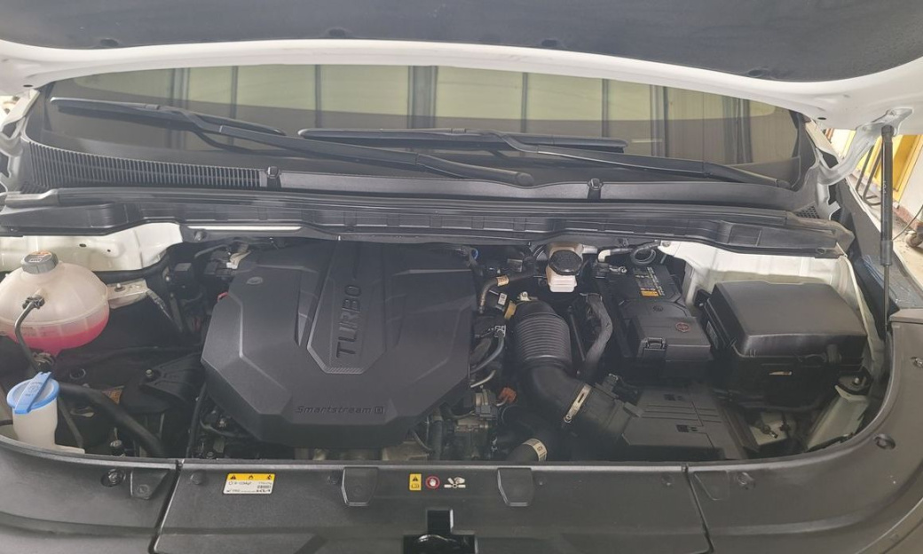 Kia Carnival 9-Seater Gravity, 2025