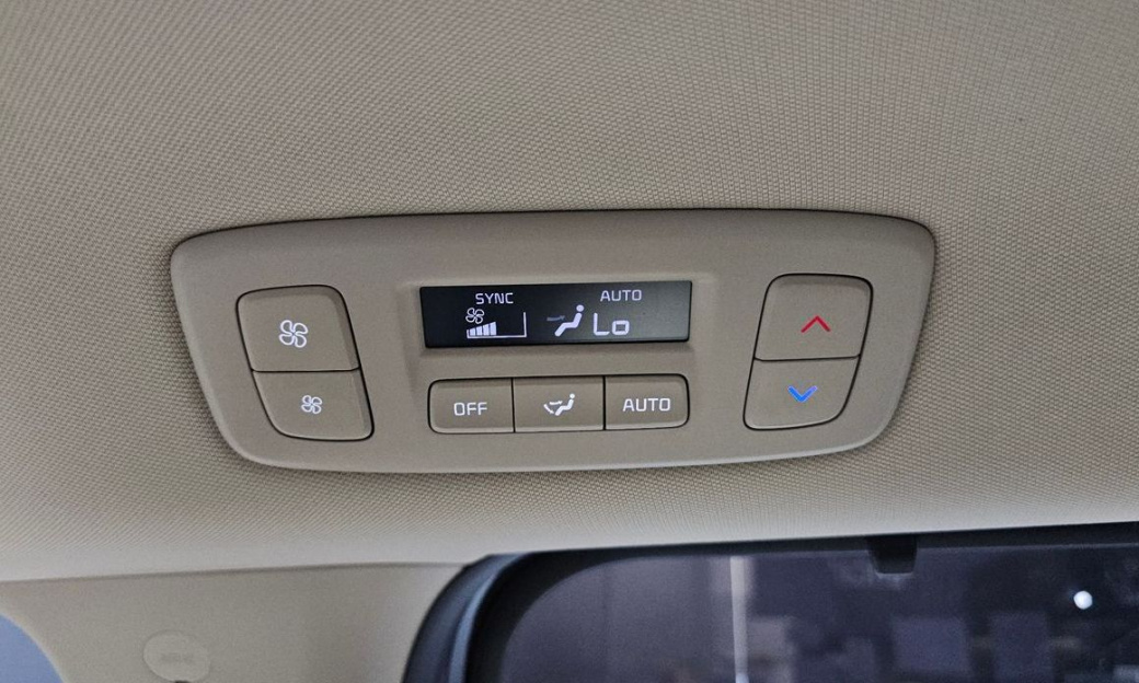 Kia Carnival 9-Seater Signature, 2024