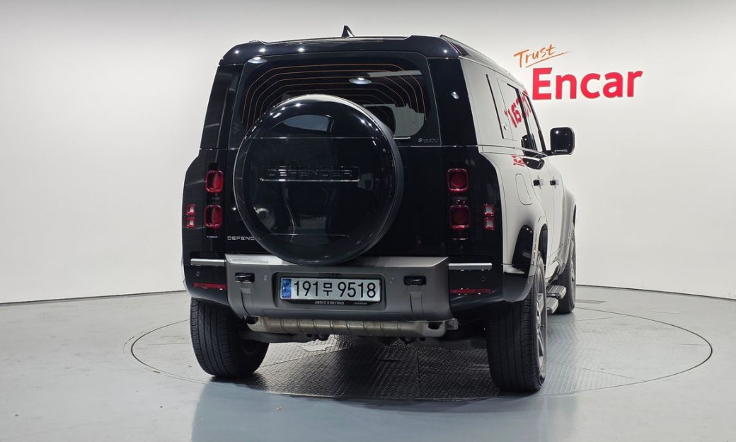 Land Rover Defender 110 P300 X-Dynamic SE, 2024