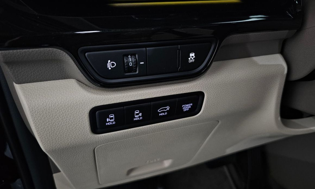 Kia Carnival 7-Seater Signature, 2024