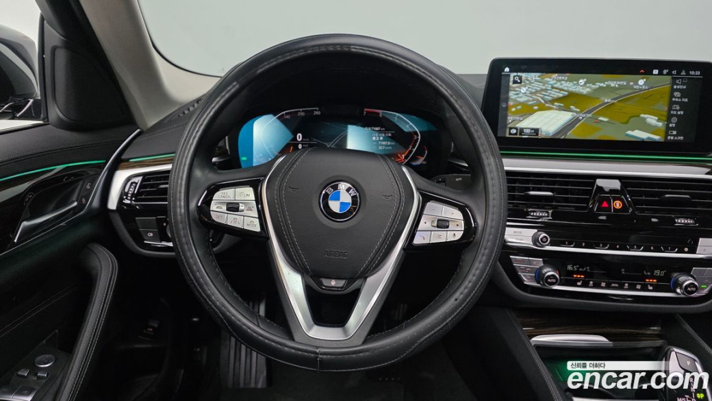 BMW 5-Series 520i Luxury, 2023