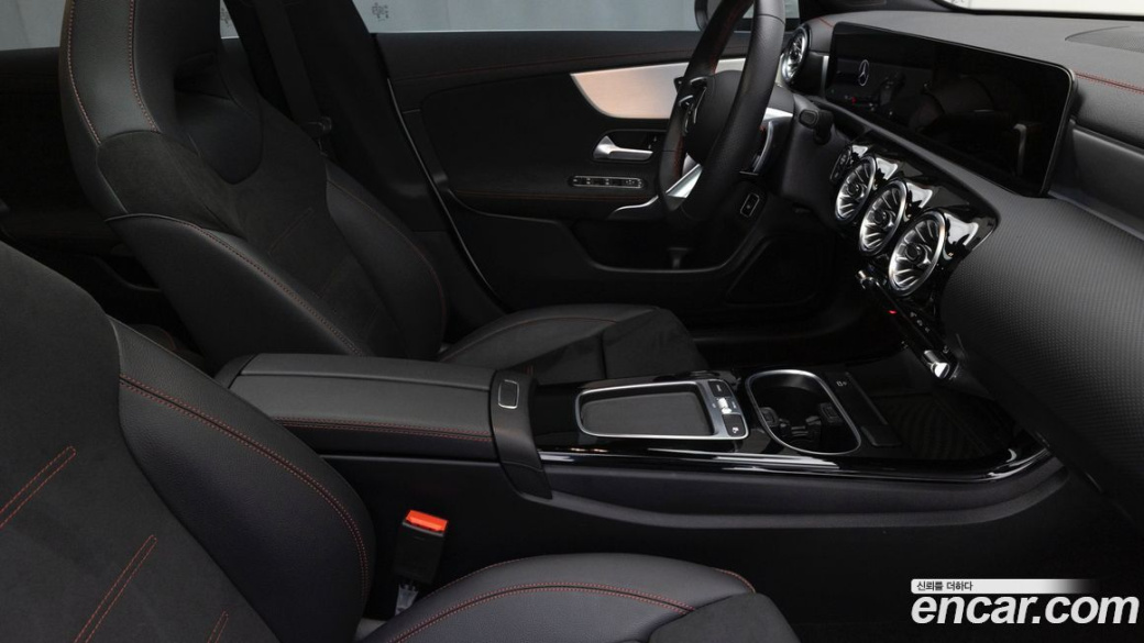 Mercedes-Benz CLA-Class CLA250 4MATIC, 2025